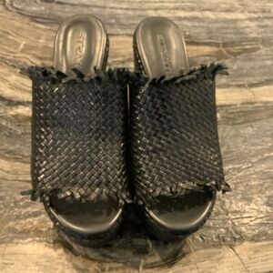 NEW Strategia black leather platform sandals size 6
